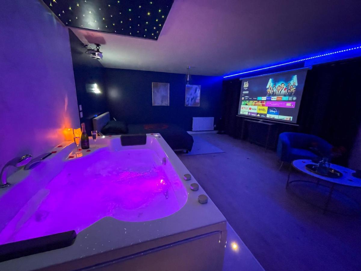 Spa sous les étoiles - Cinéma - Netflix - Parking - Gare Amiens Extérieur photo