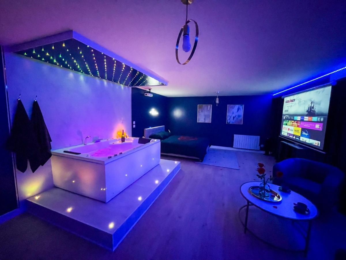 Spa sous les étoiles - Cinéma - Netflix - Parking - Gare Amiens Extérieur photo