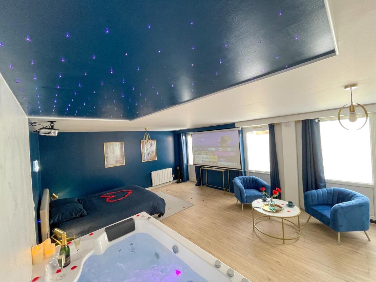 Spa sous les étoiles - Cinéma - Netflix - Parking - Gare Amiens Extérieur photo